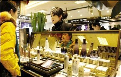 化妆品关税近期或降低 买名牌不必再去香港-搜狐新闻