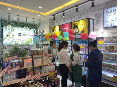 广州纯季化妆品加盟店:深受广大顾客的喜爱